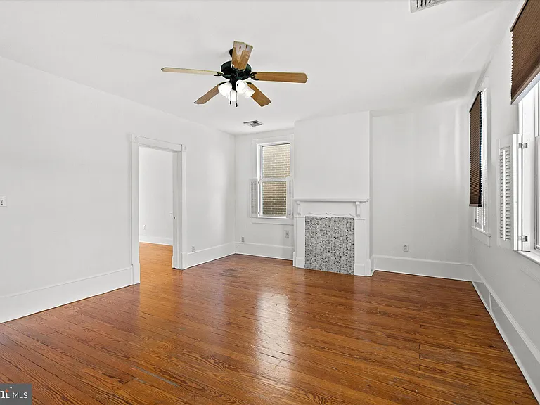 629 N Columbus St — Photo 17