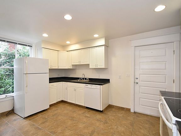 4th image of 309 N I St APT B