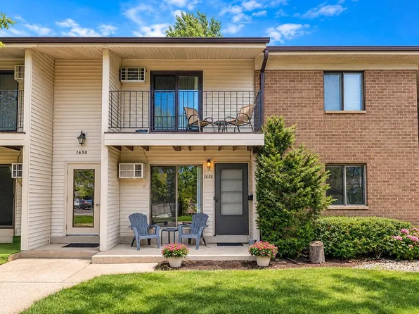 1652 S Carriage LANE, New Berlin, WI 53151