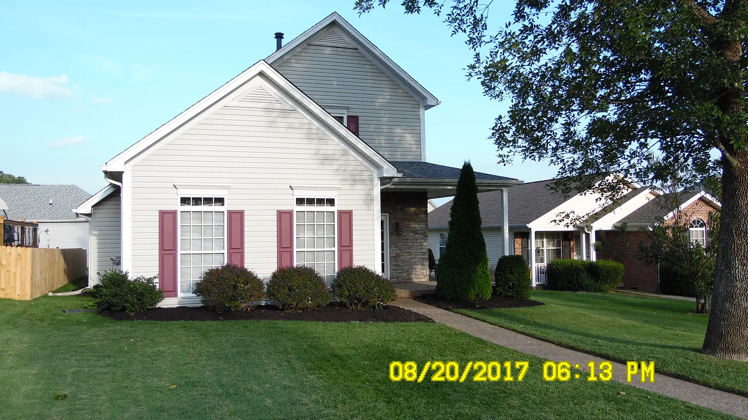 9704 Williamsborough Ln photo 1