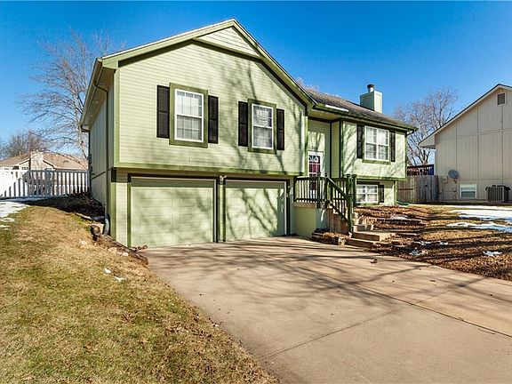 5th image of 309 NE Fox Trail Dr