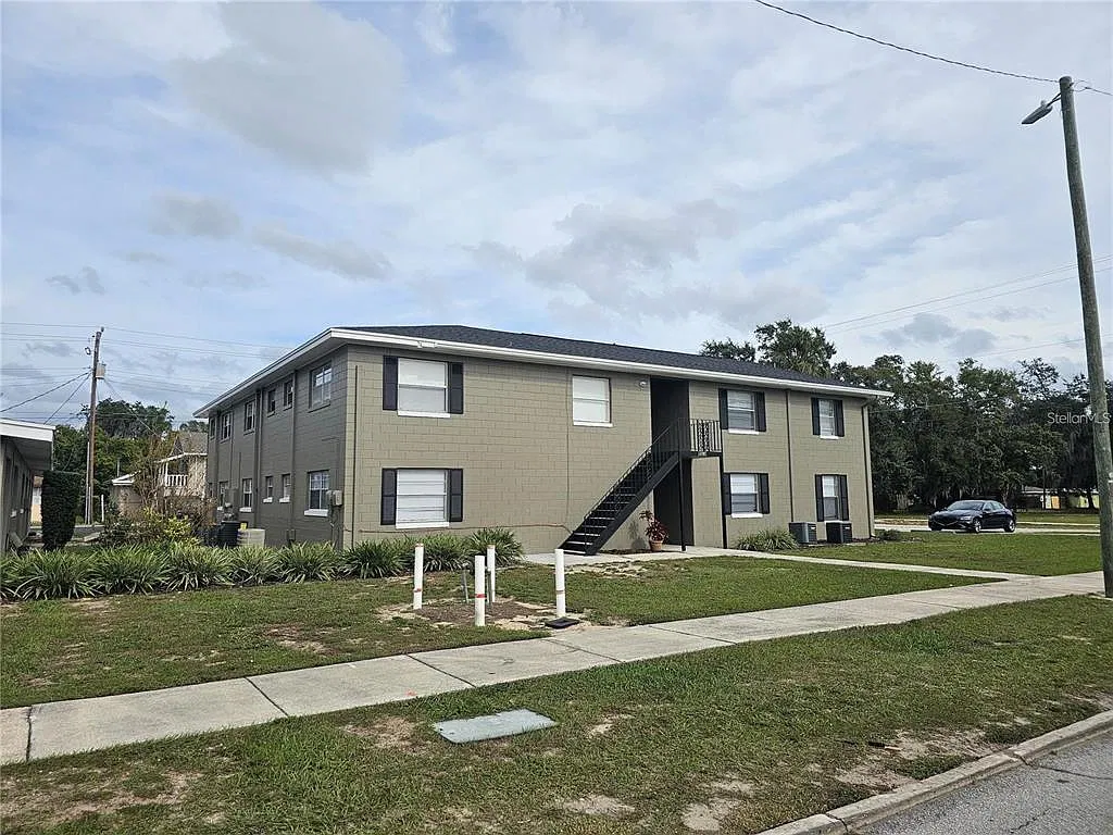 1 bed, 1.0 bath, 610 sqft, $900 — Photo 1