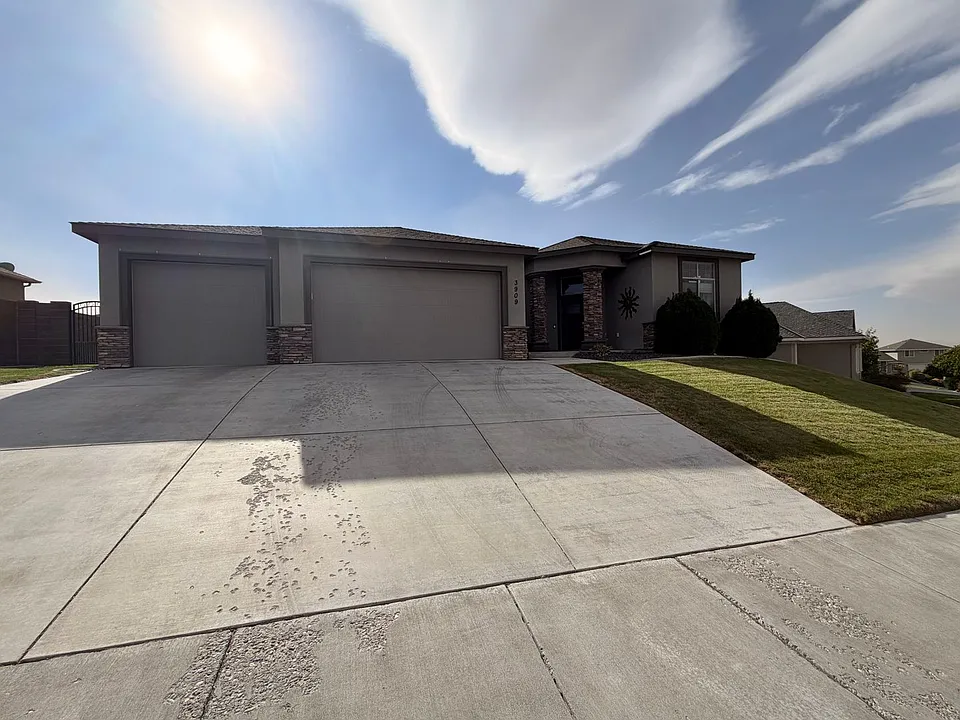 3909 W 48th Ave