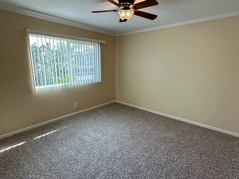 Amberwood Garden Apartments — Photo 25