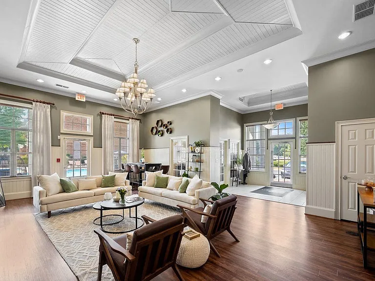 Centerville Manor Apartments — Photo 9