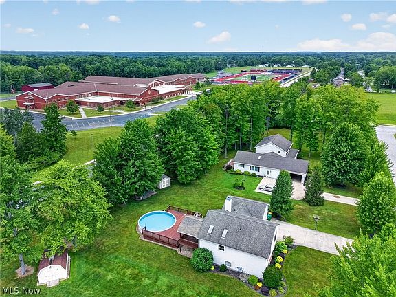 2nd image of 413 Brittany Ln
