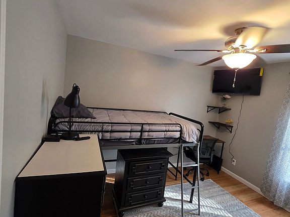 3rd image of 149 Adam St #2