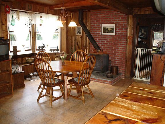 Breakfast Nook with WB Stove