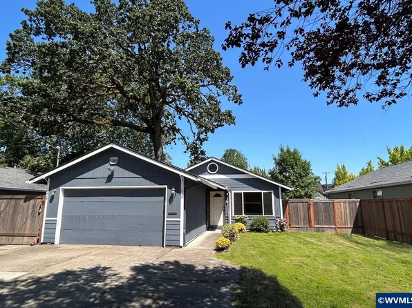 209 E North St, Newberg, OR 97132