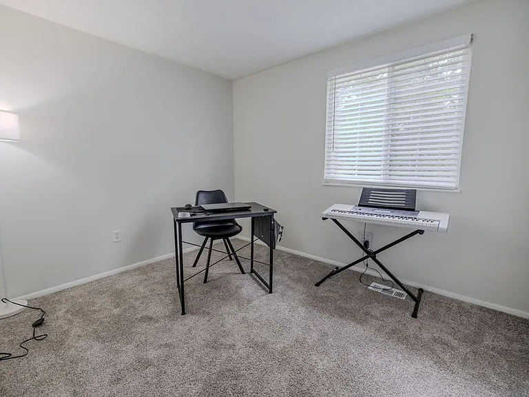 2073 Raintree Pl — Photo 15