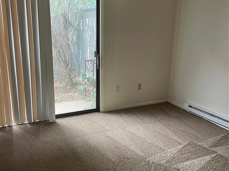 2458 S Victor St #E — Photo 11