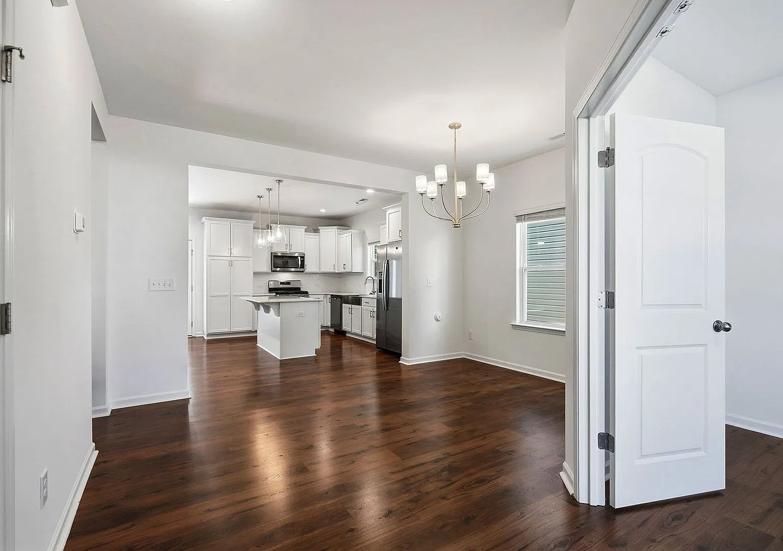 4BR Home in Copper Ridge | First-Floor Suite, Office & Fenced Backyard — Photo 3