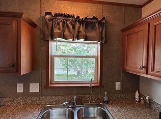 5761 Knollview Dr, Waterloo, IA 50701