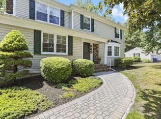 17 Kenneth Dr, Ocean, NJ 07712