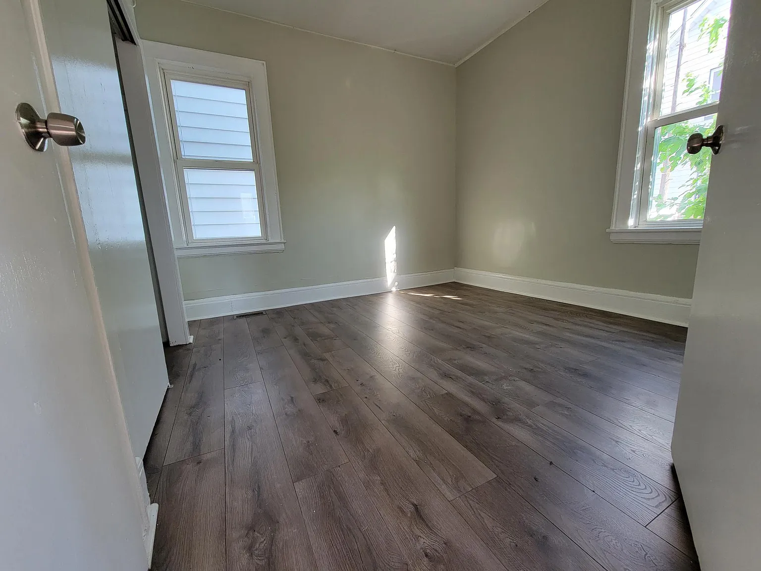 97 University Pl — Photo 2