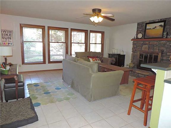 3rd image of 9 Harlow Dr