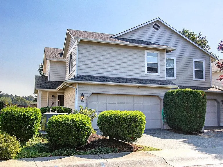 519 Cypress Ave — Photo 1