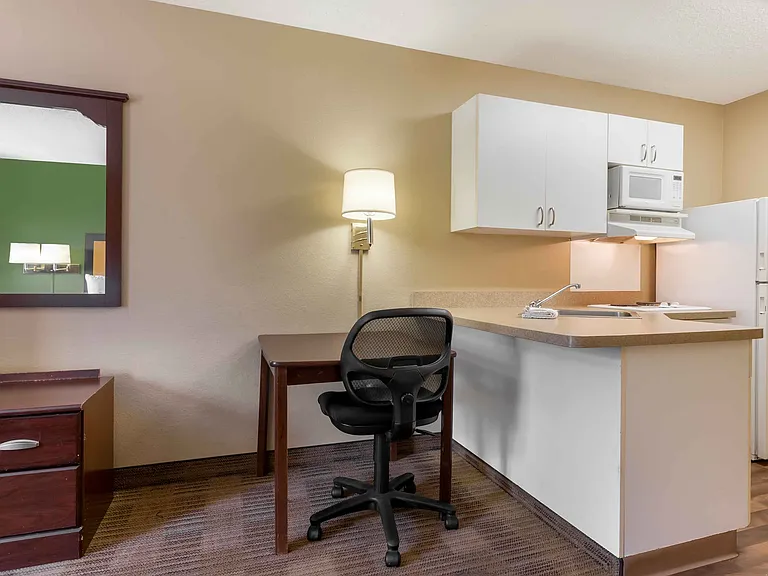 Studio Suite - 1 Queen Bed