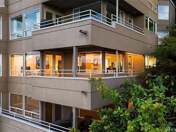 3rd image of 1768 Aurora Ave N APT 201