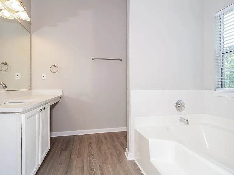4548 White Rd — Photo 14