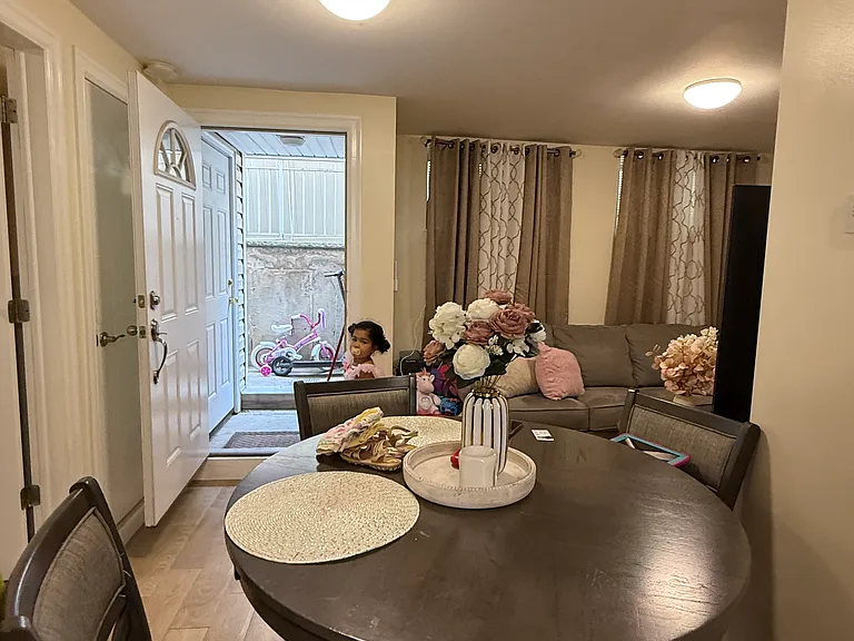 124 Perry Ave #1 — Photo 7