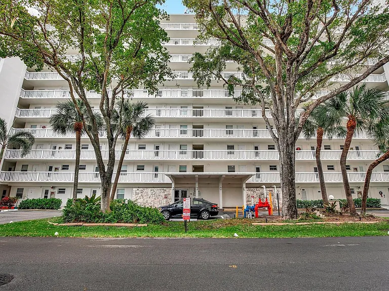 2555 NE 11th St #Penthouse 09 — Photo 40