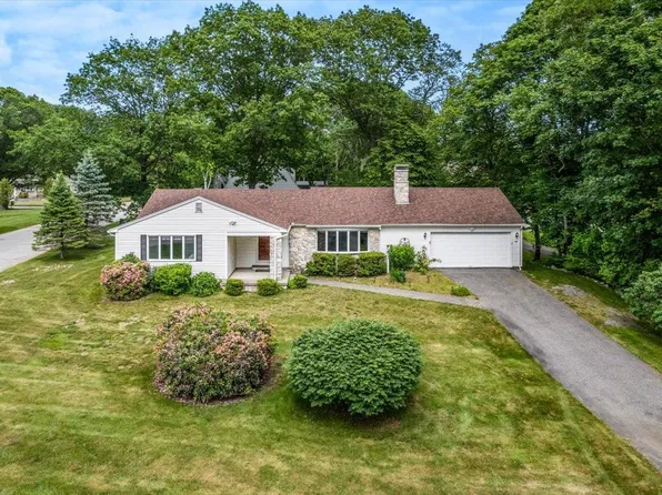 2 Presidential Circle, Hampton, NH 03842