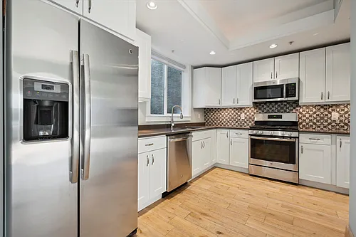 2032 Frankford Ave Photo 1