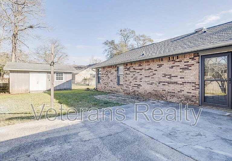 1210 Spring Dr — Photo 22