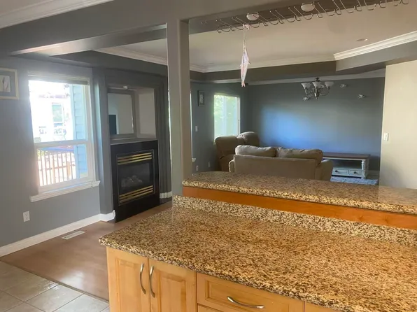 2048 Parkway Blvd, Coquitlam, BC V3E 3N2