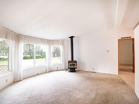 3rd image of 60245 Lakeview Dr