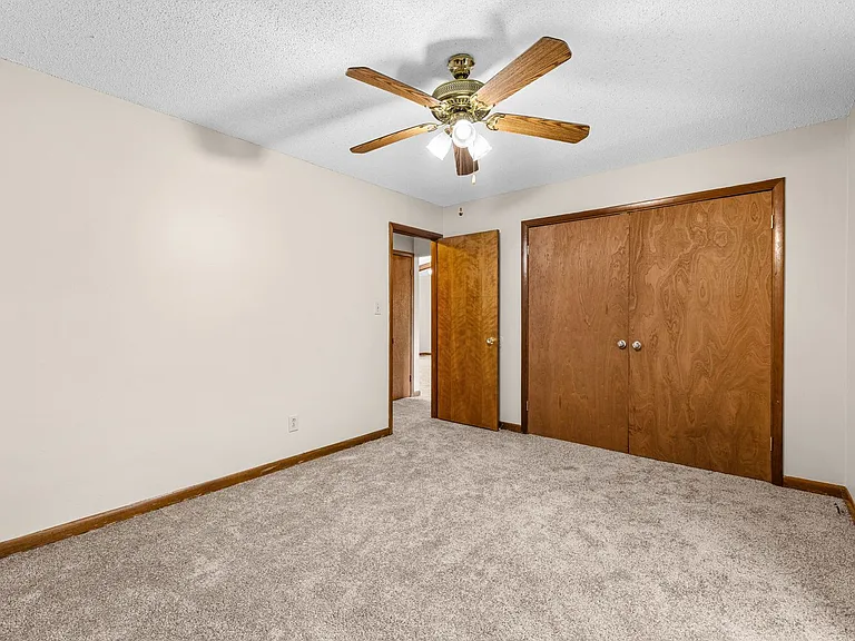 934 Welsh Ln — Photo 24