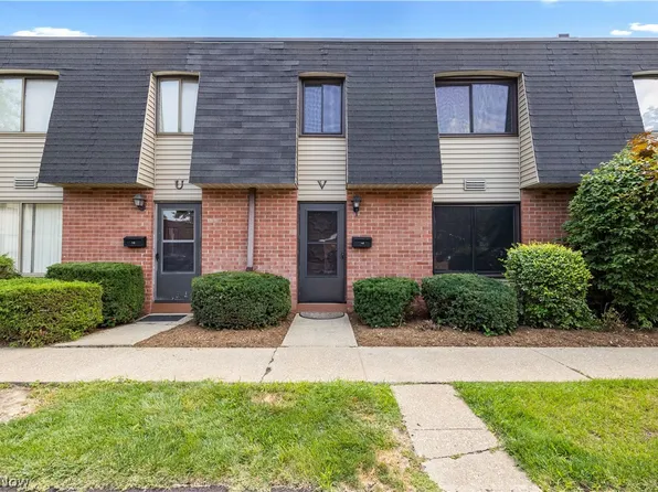 216 Moore Rd, Avon Lake, OH 44012