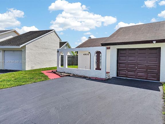 3rd image of 6905 SW 104th Ct