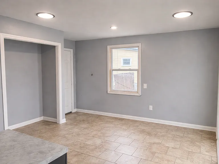 217 Seward Ave NW — Photo 6