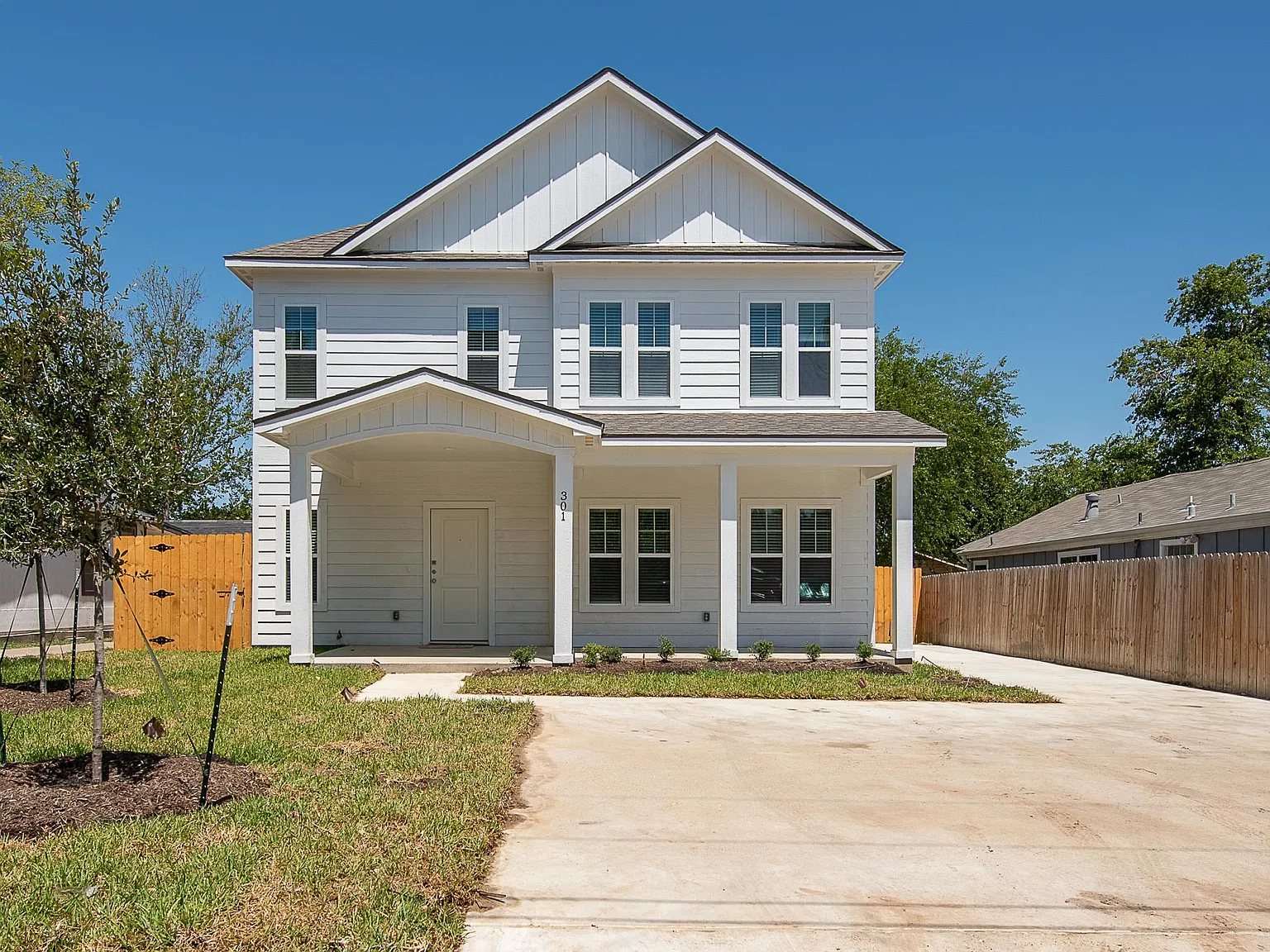 301 Sterling St — Photo 1