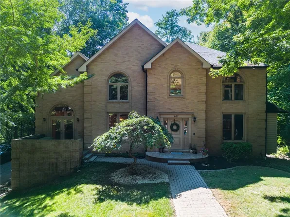 947 Woodcreek Dr, Milford, OH 45150