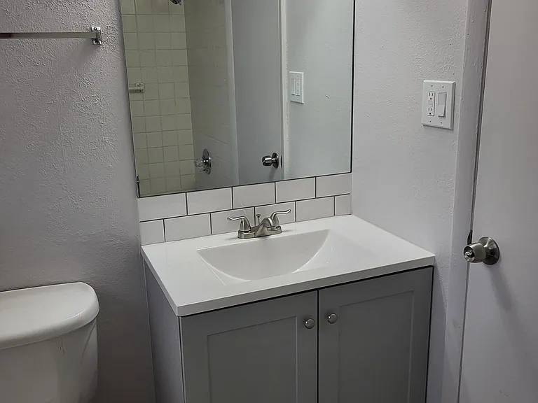 1403 Tappan Cir — Photo 7