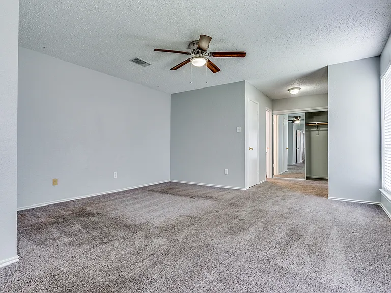 209 W Schreiber St — Photo 14