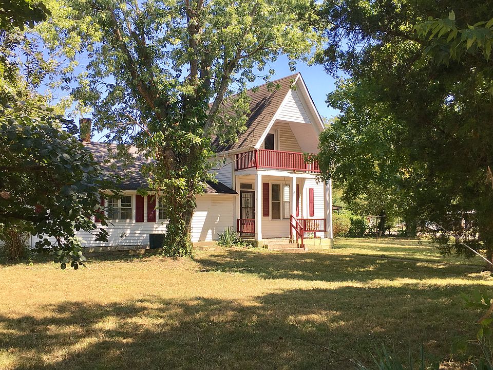 3 BR 2 Bath, 1/2 acre lot