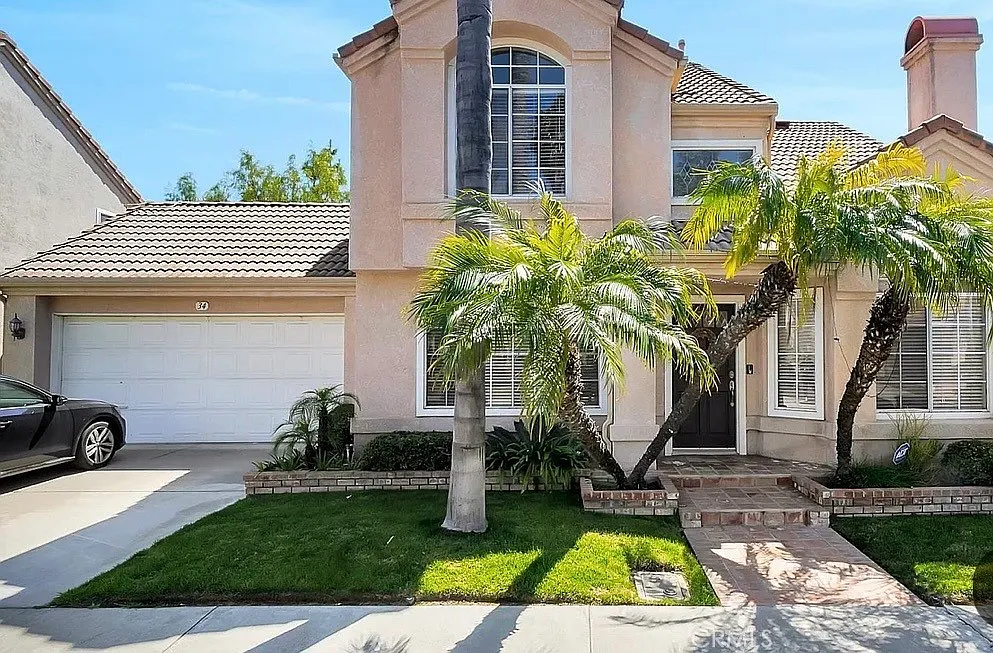3 bed, 2.5 bath, 1464 sqft, $4,600 — Photo 1