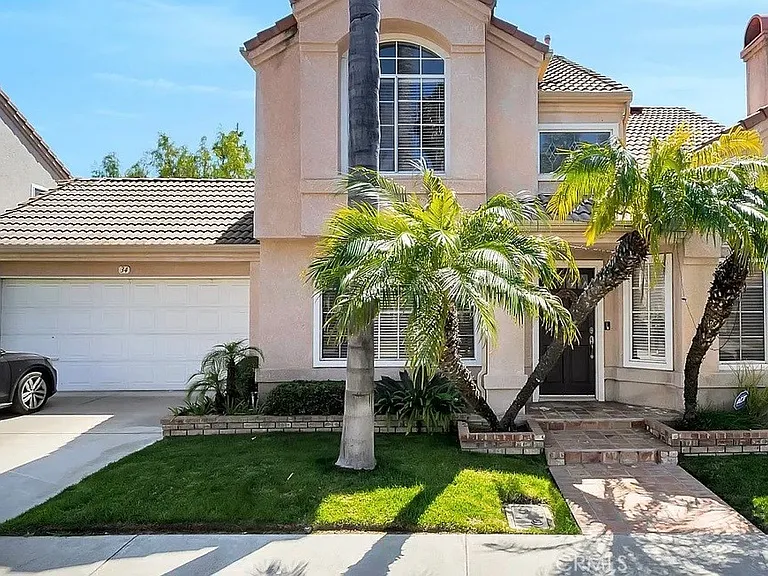 34 Santa Monica St — Photo 1