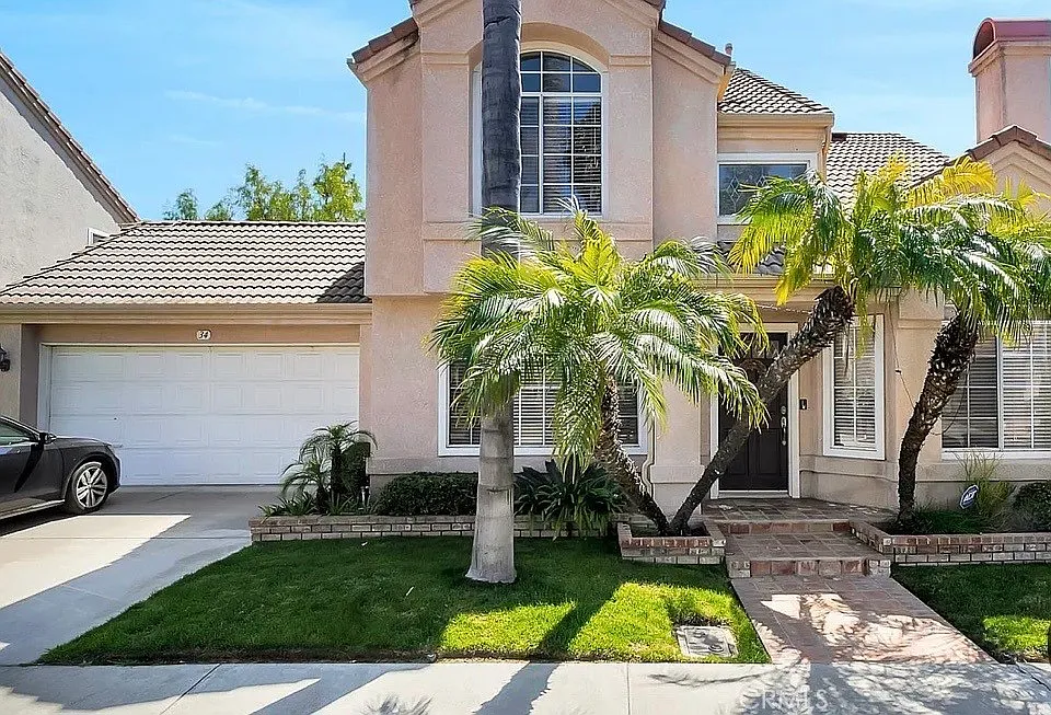 34 Santa Monica St