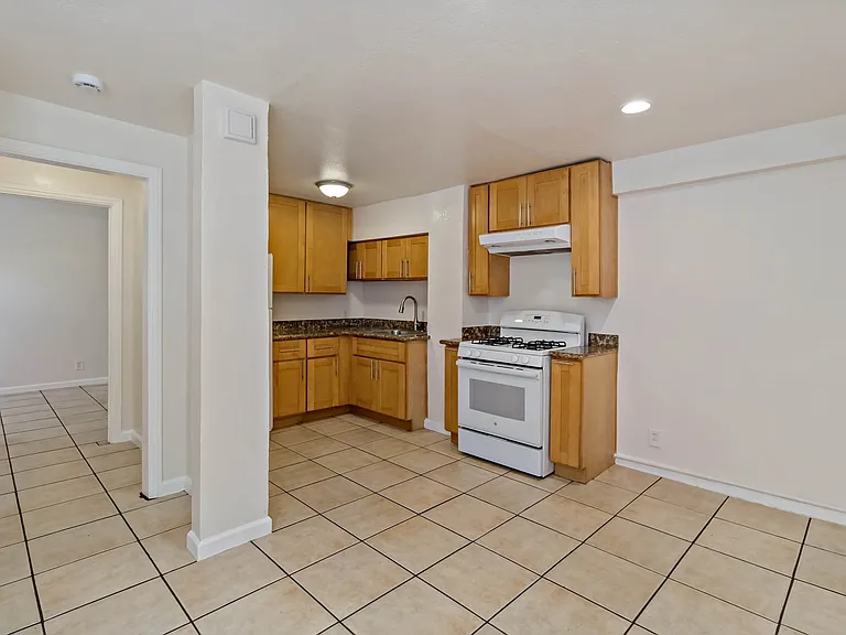 137-139 4th St #139-C — Photo 12