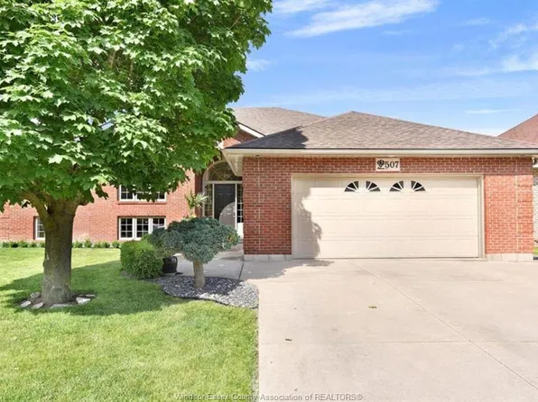 507 Breezewood St, Windsor, ON N8P 1H4