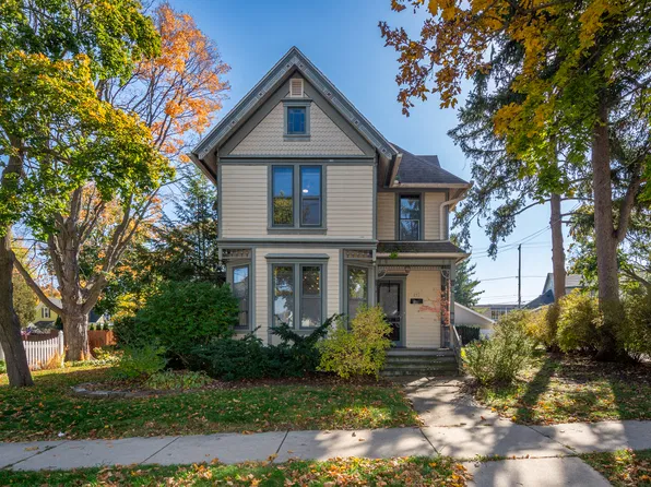 217 W Jefferson St, Burlington, WI 53105