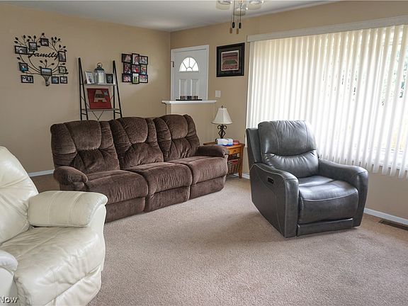 3rd image of 3924 Brandomyne Ave