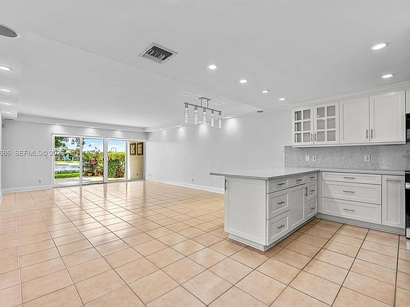 3rd image of 392 Golfview Rd APT A
