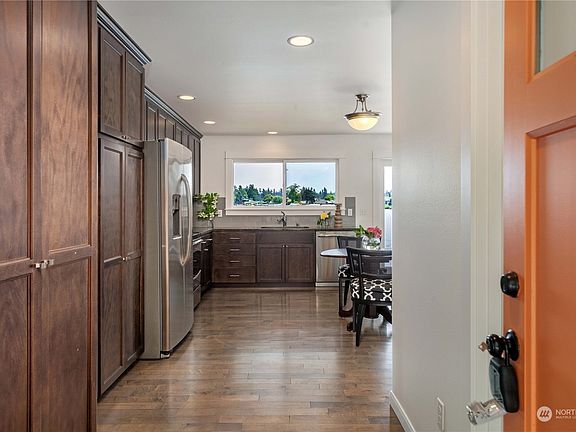 5th image of 7422 Steilacoom Boulevard SW #E