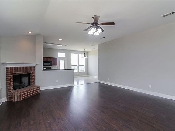 2nd image of 823 S Sherry Ln